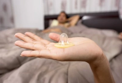 Jak poprawnie zakładać prezerwatywę?